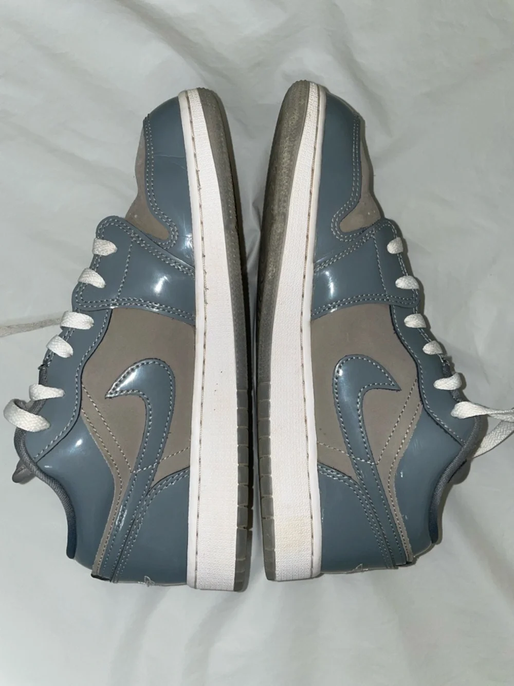 Nike Air Jordan 1 Low SE sneakers in a Medium Grey/Cool Grey